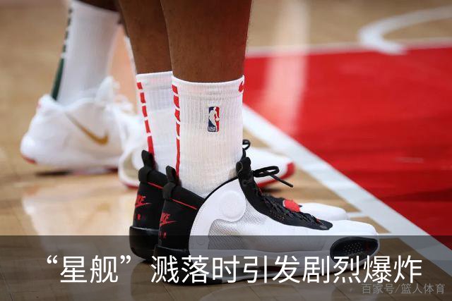 “星舰”溅落时引发剧烈爆炸